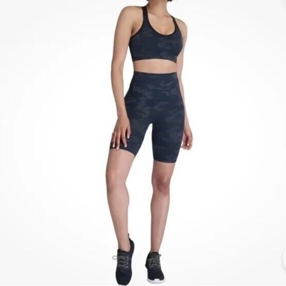 SPANX Women Look At Me Now Bike Shorts Black Camo Size L - Picture 3 of 11